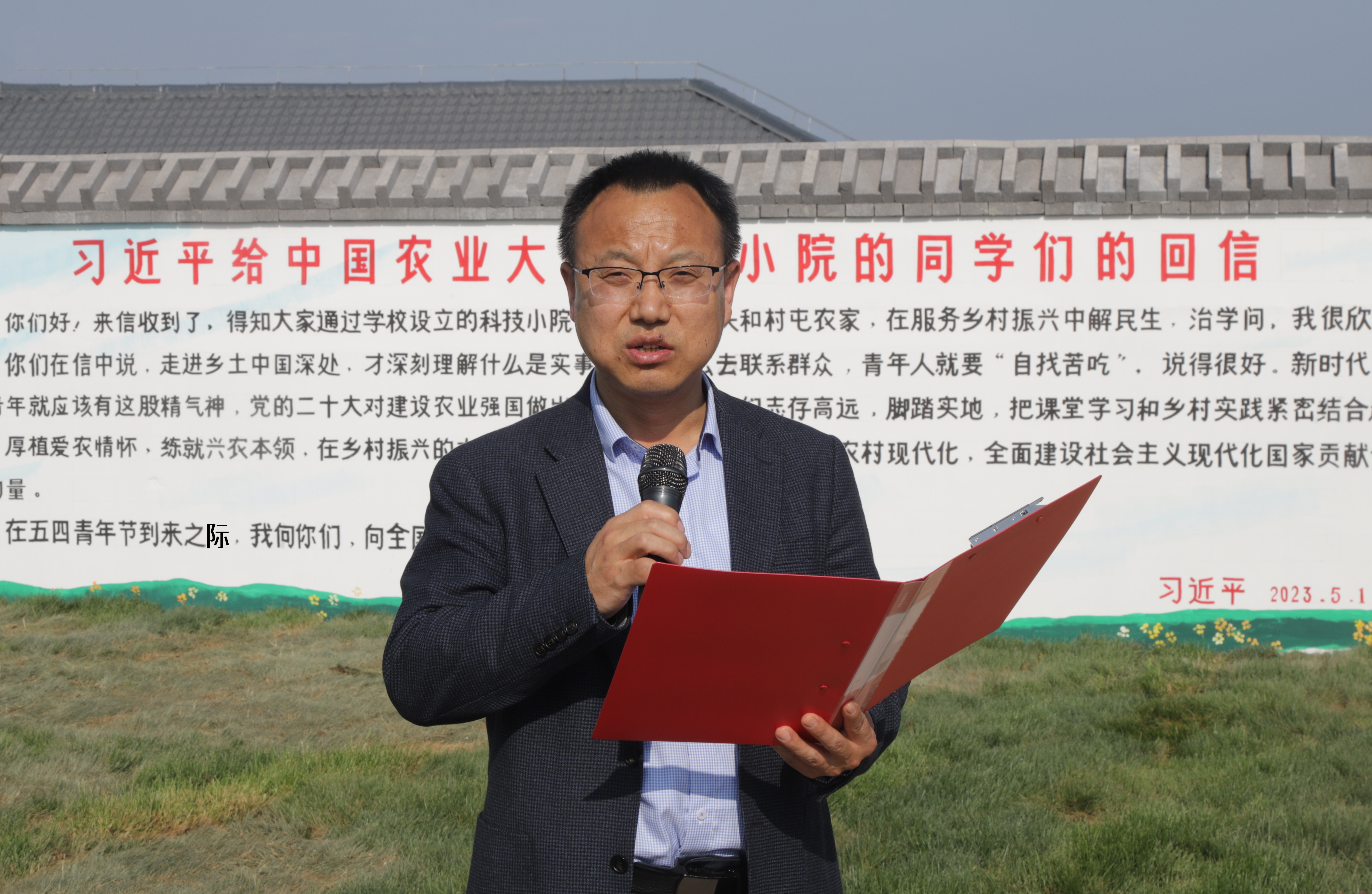 炸金花在线玩
党委副书记王力领学回信精神