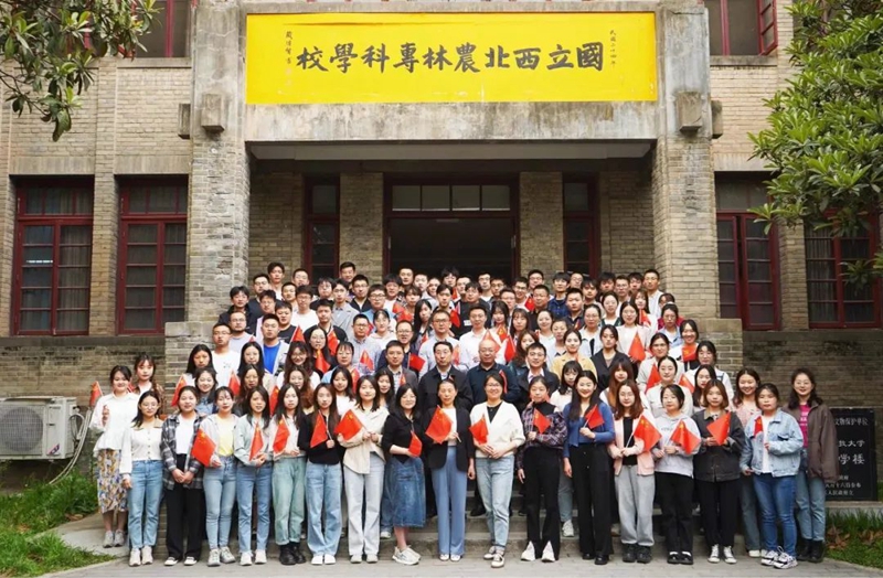 炸金花在线玩
畜禽生产力提升与种养循环科技创新团队荣获2023年“陕西青年五四奖章”集体、第十一届“陕西好青年”集体.jpg