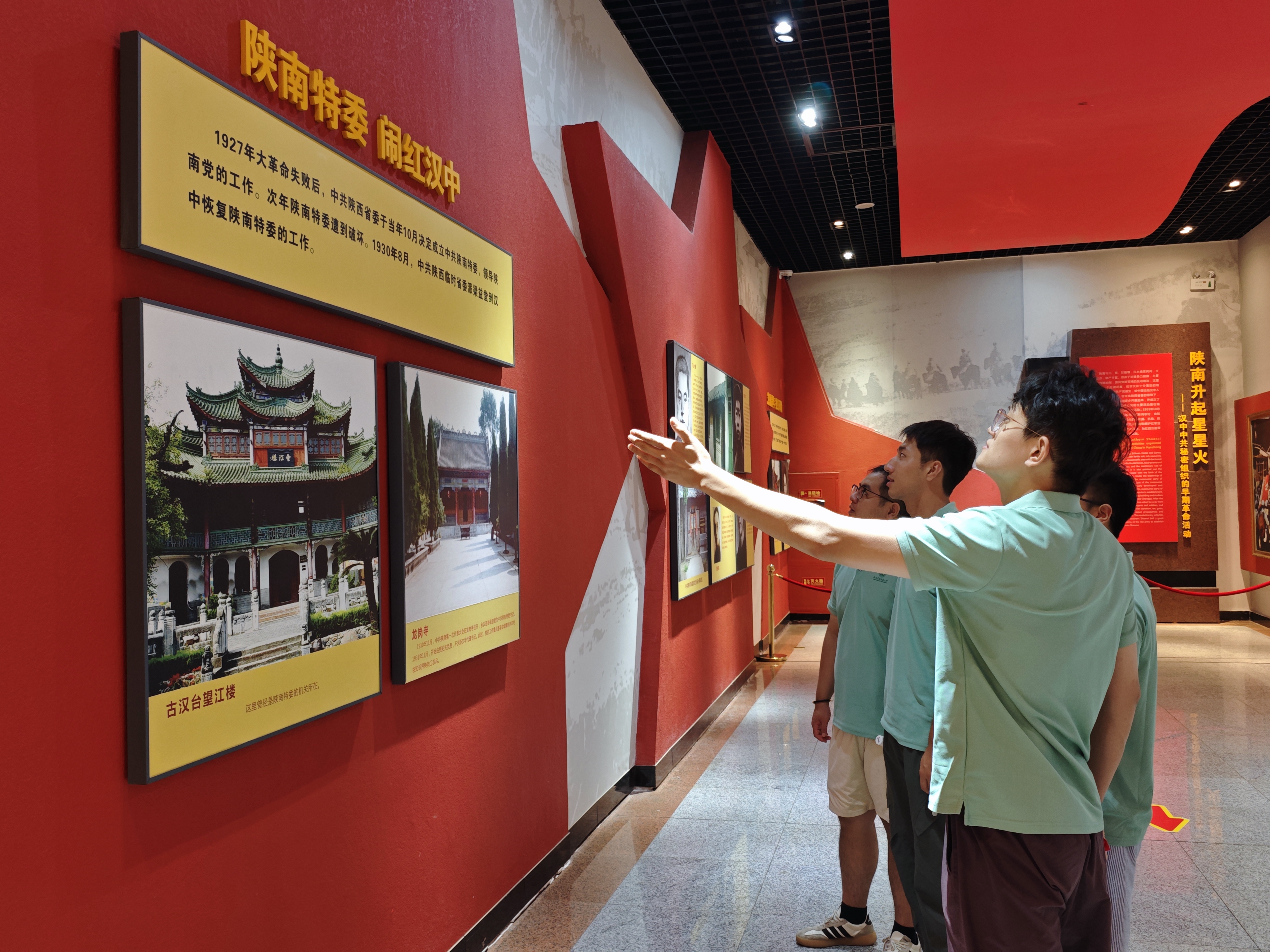 李俊达博士为大家讲解汉中革命历史.jpg