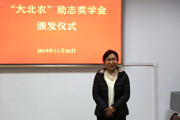 190df688203c4caeaf01c6431983ce2a.jpg 宋志芳校友作报告.JPG