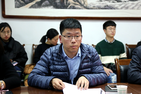 3f6f7b0cf9044696b2e3604bc9f0f03c.jpg 李景星副处长介绍奖学金基本情况并宣读获奖学生名单.JPG