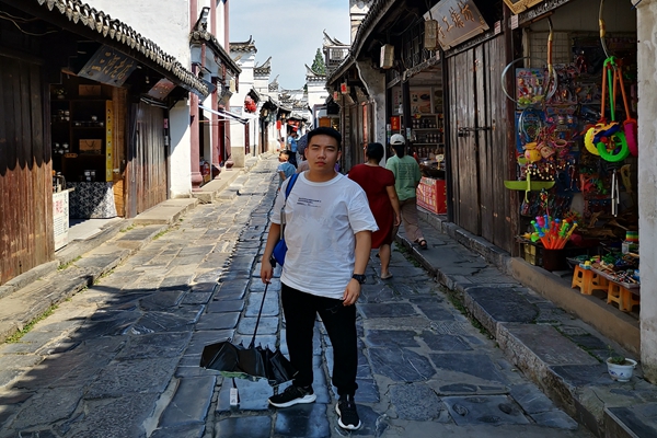 43e7f388bccf4cc6a86bb71ff22eab9d.jpg 荣誉.jpg