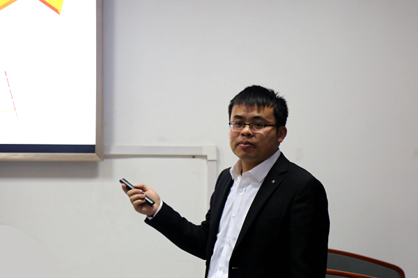 4c3cc498107a4f968d12f056beab8917.jpg 王玉总监介绍公司情况.JPG