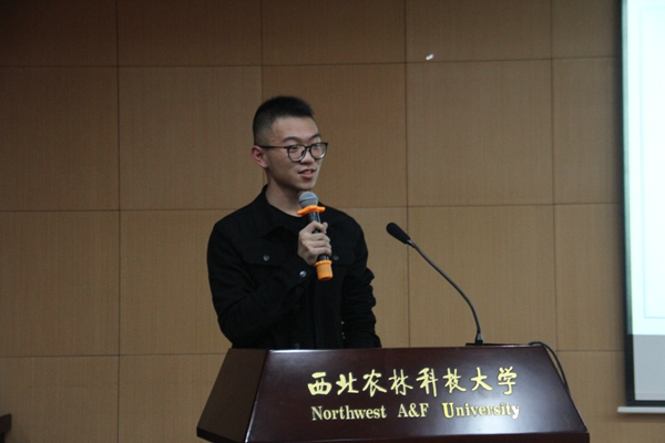 8dbfe754f5eb465198643f49fdef1147.jpg 田博文.jpg