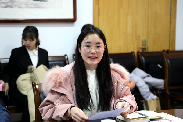 9f196a203dc6432dbd481eee8d4e5638.jpg 段屈雨同学作为获奖学生代表发言.JPG