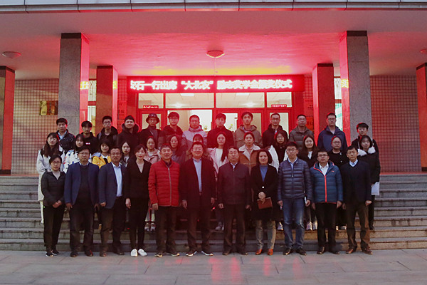 c7fd824dab164b1c80b12e85a980979d.jpg 合影留念.jpg