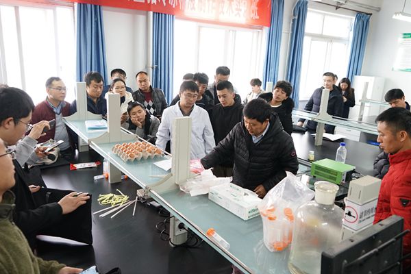 1f852d4c239543169a79e98124d91eb7.jpg 9 培训会现场_副本.jpg