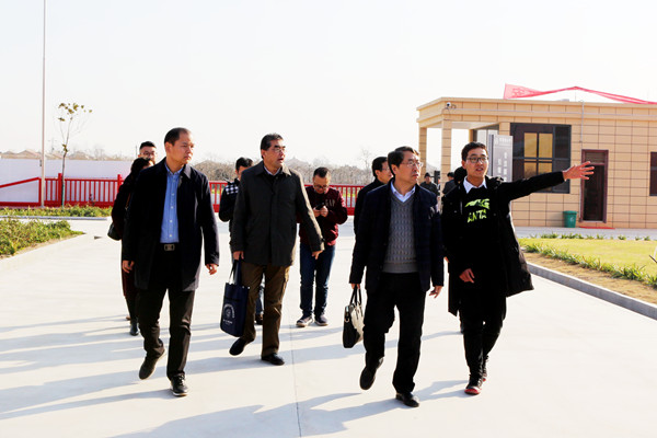 51a078c1d70f4e989711fa370e86f641.jpg 场区参观.jpg