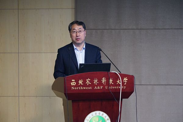 a2b2dcb744904e5999cdff4a640d8204.jpg 4 动科炸金花在线玩
姚军虎院长主持开幕式_副本.jpg