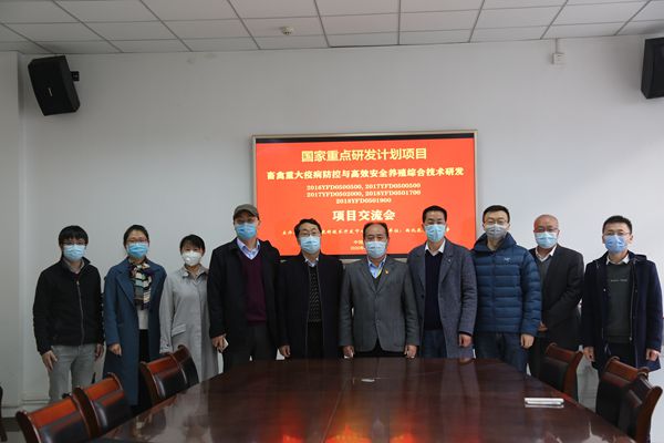 a6e2a2b2897d406fa73afb9044de8902.jpg 合影.jpg