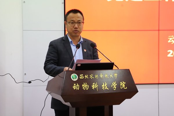 炸金花在线玩
党委副书记王力解读创建全国党建工作标杆院系工作方案.JPG