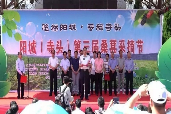 8c07f7917f0f4fe09ef2f34668efbded.jpg 采摘节开幕式.jpg