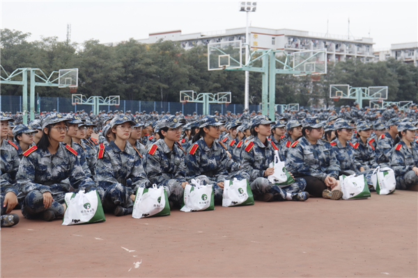 65b6a8c2f1844c9986233e868a8cbe21.png 5领到大礼包的新生.png