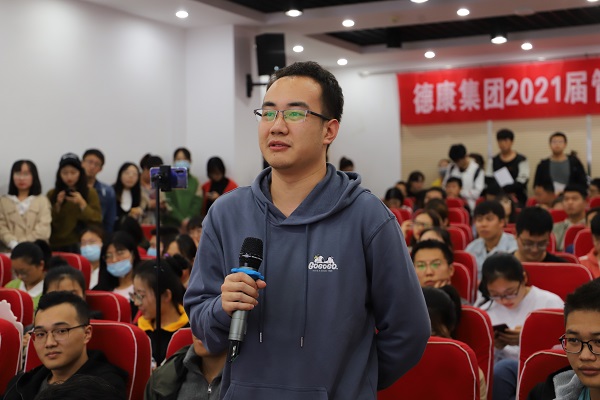 7f7214a401c047f992fdc9f387290d9b.jpg 现场同学们踊跃互动.jpg