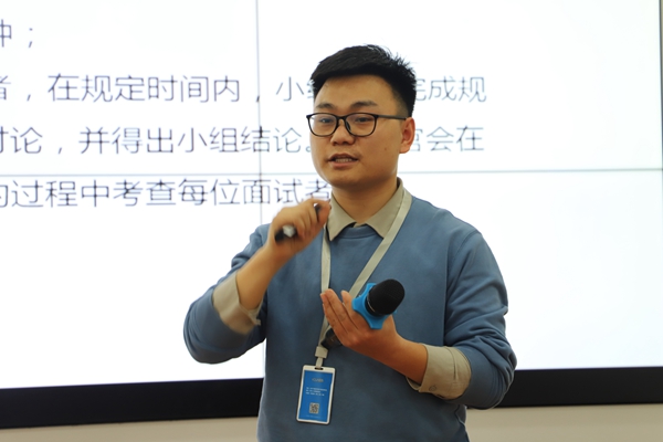 25b570d048cb47abb39c4122451b8c95.jpg 霍龙威讲解3.JPG