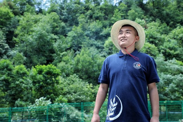 8561156868f34997aa6e6ff10c5ebb97.jpg 图片一 研究生朱超为团队分享生活经历.jpg