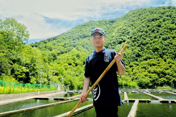 bf5c496ccf30441186242179fe8fcc92.jpg 图片二 研究生李金灿为团队分享新课体会.jpg