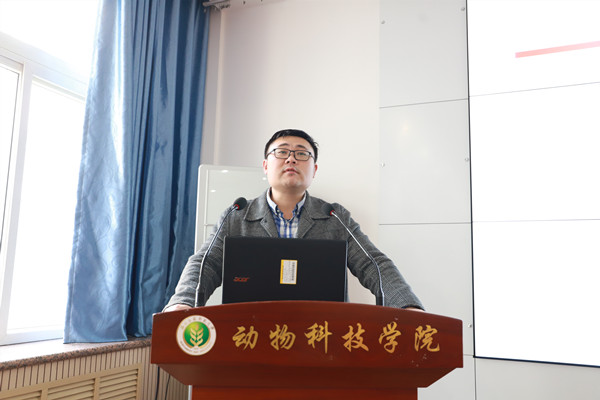 炸金花在线玩
副院长凌飞教授解读政策.jpg