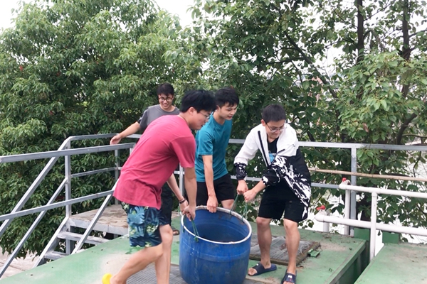 733c1a09b9f14e858fc32b899596ec1a.jpg 现场活动照片.jpg