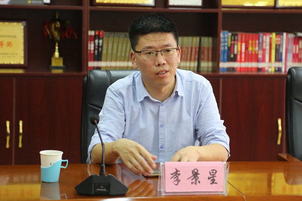 2079f44418a14afba882d1b1537f7893.jpg 李景星介绍西农情况_副本.jpg