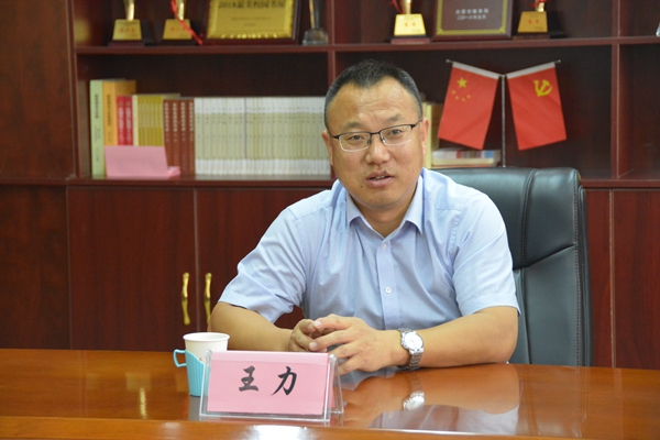 36ef796ba6384df4872bdea8b7c4c60e.jpg 王力介绍西农情况_副本.jpg