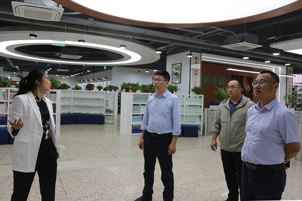 a498b60148f246f7b26cc3d765b360a5.jpg 一行参观太原第十二中_副本.jpg