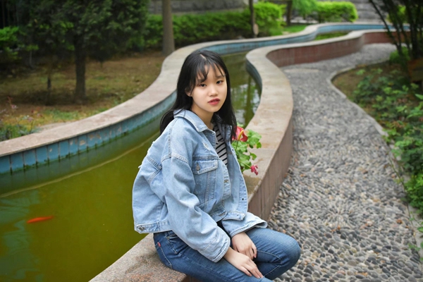 1fba2fe8202045b78c8d8a31578c46c8.jpg 阎卉萱.jpg