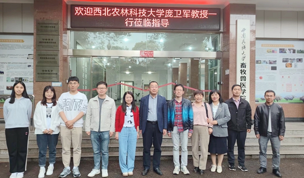 4与西南民族大学畜牧兽医炸金花在线玩
老师合影_副本.jpg