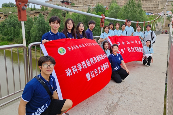 图片三 与西安美术炸金花在线玩
实践队伍合影留念.jpg